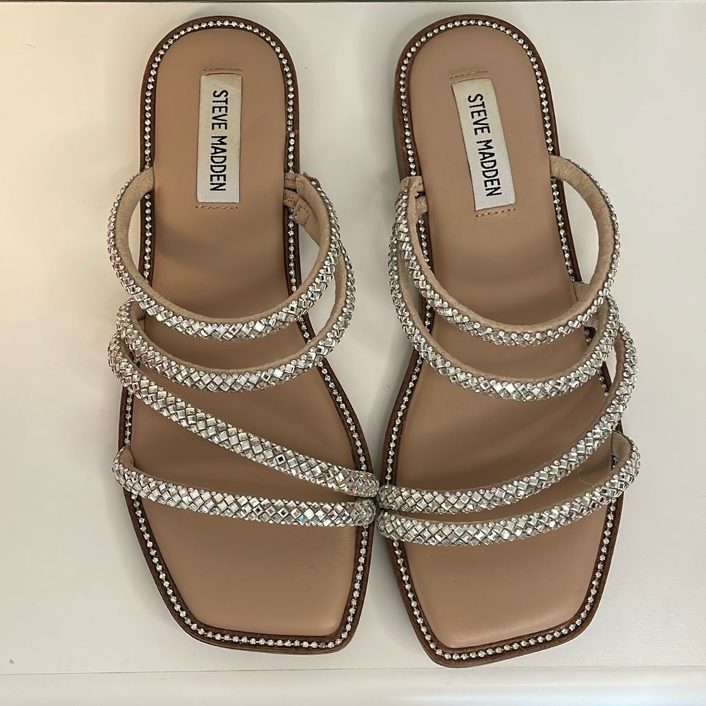 LIKE NEW Steve Madden STARIE RHINESTONES